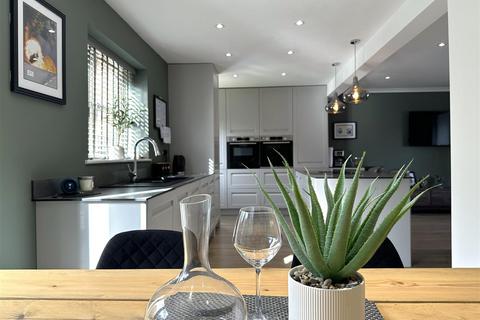 5 Fenton Fields, Fenton, Lincoln, LN1 2GE