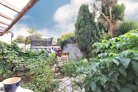 34 Durham Avenue, Hounslow, TW5 0HG