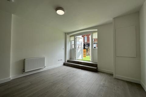 Ground floor flat to rent, Southport PR8