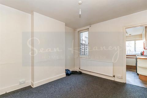 2 bedroom terraced house for sale, Lucan Road, Barnet EN5