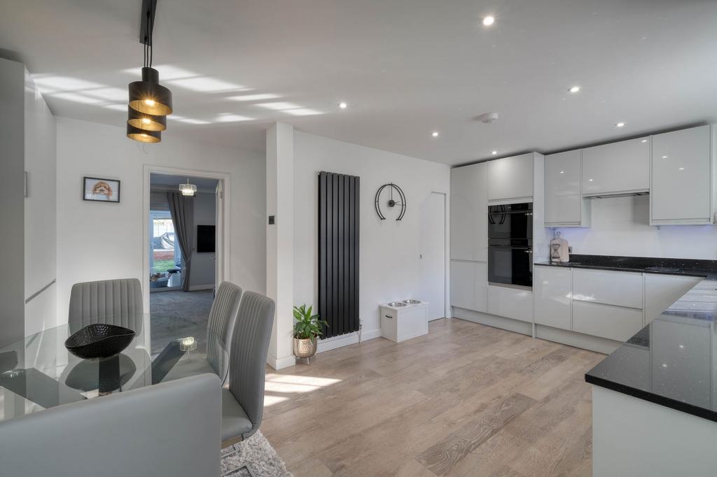 Shrubbery Road, Bromsgrove, B61 7BQ 3 bed semidetached house for sale