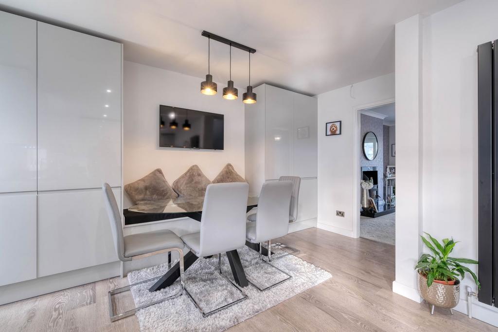 Shrubbery Road, Bromsgrove, B61 7BQ 3 bed semidetached house for sale