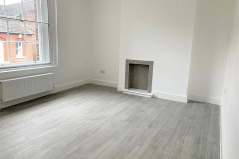 2 bedroom flat to rent, George Street West, Luton LU1