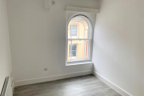 2 bedroom flat to rent, George Street West, Luton LU1
