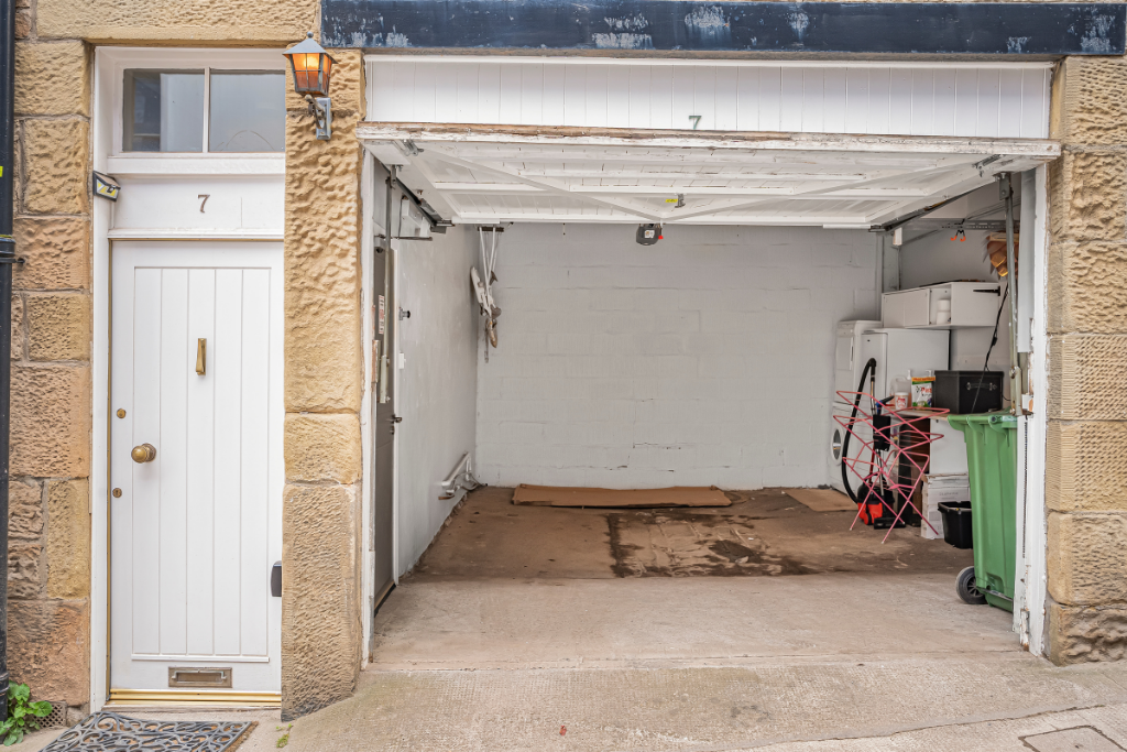 Single Garage   Sunbury Mews