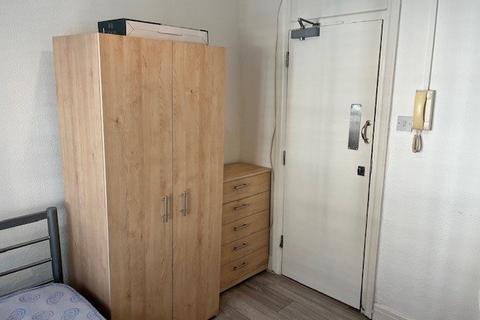 undefined, Victoria Road, Ruislip Manor HA4