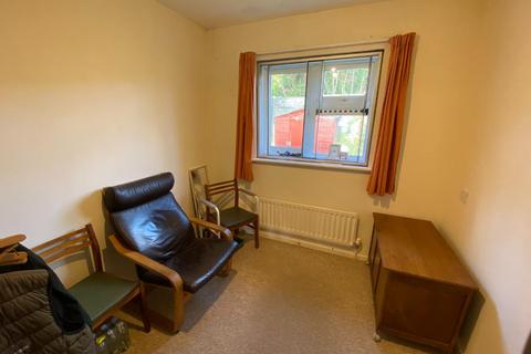 22 Lomas Close, Manchester, M19 1TE