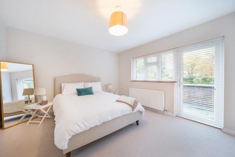 17 The Ridgeway, Fetcham, Leatherhead, KT22 9BA
