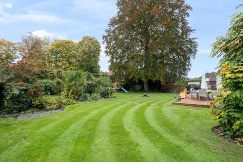 17 The Ridgeway, Fetcham, Leatherhead, KT22 9BA