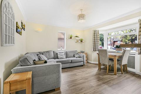 2 bedroom maisonette for sale, Booth Drive, Staines-upon-Thames, Surrey, TW18