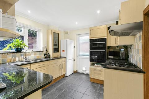 2 bedroom maisonette for sale, Booth Drive, Staines-upon-Thames, Surrey, TW18