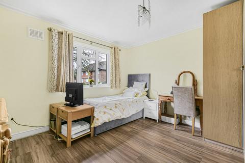 12 Booth Drive, Staines-upon-thames, TW18 1PR
