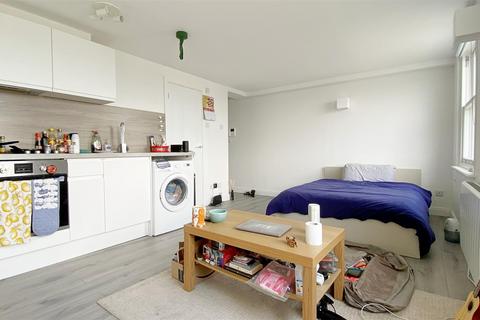 Studio to rent, Buckingham Place, Brighton BN1