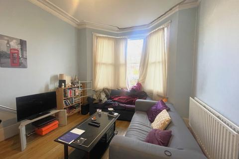 1 bedroom in a house share to rent, Lewin Road, London, London