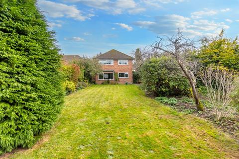 4 bedroom detached house for sale, Benhams Drive, Horley, Surrey, RH6