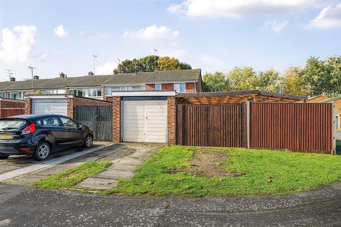 3 bedroom end of terrace house for sale, Firglen Drive, Yateley GU46