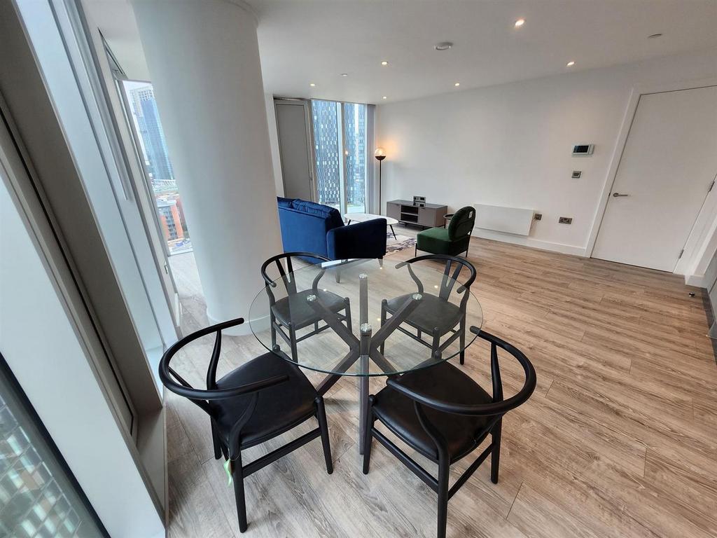 15 Silvercroft St, Manchester M15 2 bed apartment to rent £2,000 pcm