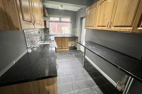 3 bedroom semi-detached house to rent, Ravenswood Road, Manchester, M32 0RT