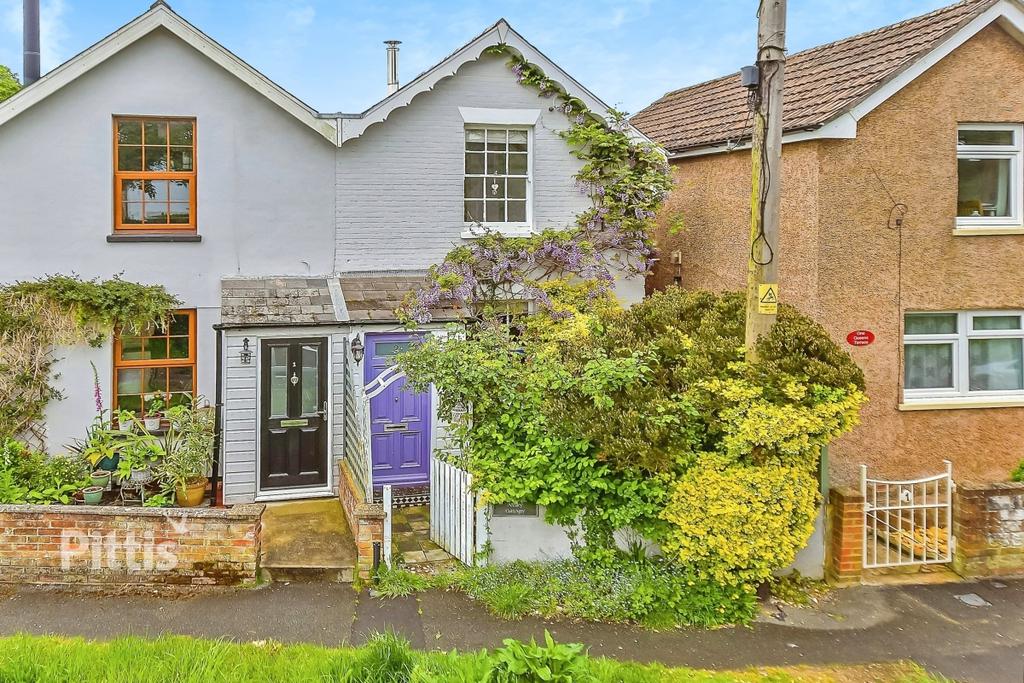 Queens Road Freshwater PO40 2 bed semi-detached house - £975 pcm (£225 pw)