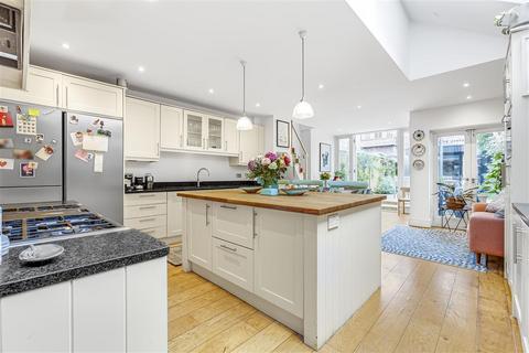 4 bedroom terraced house to rent, Abbeville Road, SW4