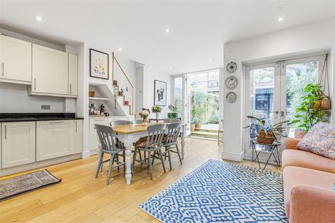 4 bedroom terraced house to rent, Abbeville Road, SW4