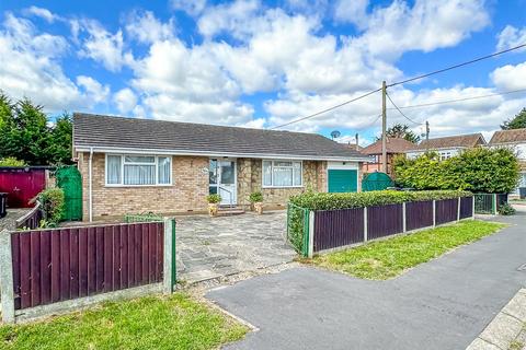 2 bedroom detached bungalow for sale, Hillcrest Avenue, Hockley SS5