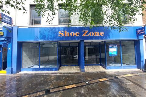 Retail property (high street) to rent, Doncaster DN1