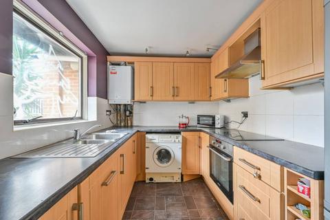 2 bedroom flat to rent, Horseshoe Close, Isle Of Dogs, London, E14