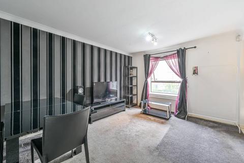 2 bedroom flat to rent, Horseshoe Close, Isle Of Dogs, London, E14