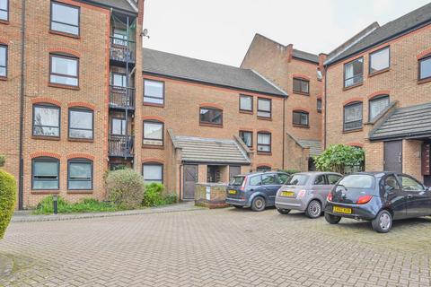 2 bedroom flat to rent, Horseshoe Close, Isle Of Dogs, London, E14