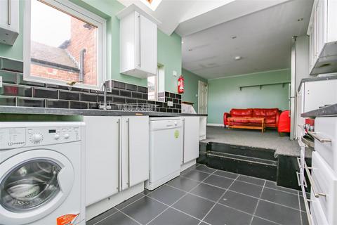 6 bedroom maisonette to rent, Fairfield Road, Newcastle Upon Tyne NE2