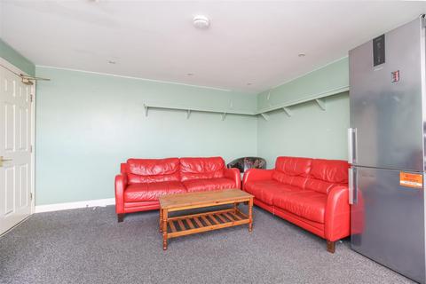 6 bedroom maisonette to rent, Fairfield Road, Newcastle Upon Tyne NE2