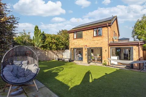 4 bedroom detached house for sale, Selbourne Close, Crawley RH10