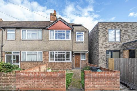 3 bedroom end of terrace house to rent, Gorringe Parke Avenue, Tooting, Mitcham, CR4