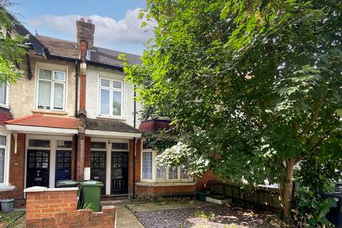 3 bedroom maisonette to rent, Brownhill Road, Catford, London, SE6