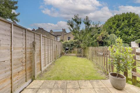 3 bedroom maisonette to rent, Brownhill Road, Catford, London, SE6