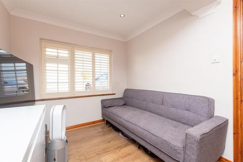 13 Saxon Close, Northfleet, Gravesend, DA11 8HA
