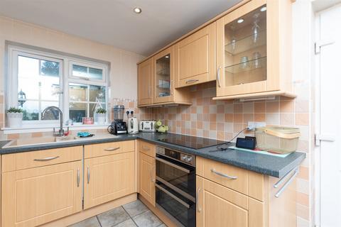 13 Saxon Close, Northfleet, Gravesend, DA11 8HA