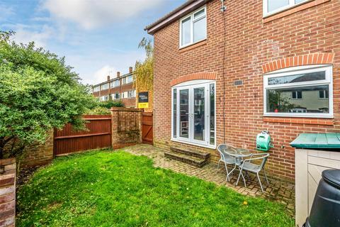 47 Oswald Close, Fetcham, Leatherhead, KT22 9UA
