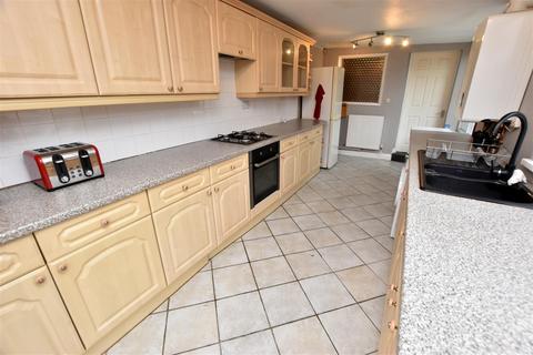 3 bedroom semi-detached house for sale, Columbia Road, Grimsby DN32