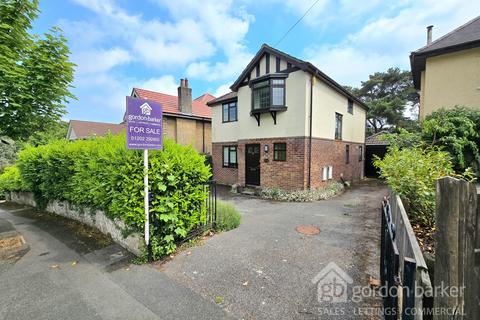 4 bedroom detached house for sale, Brackendale Road, Bournemouth BH8