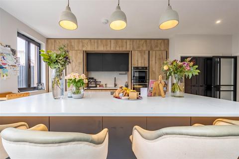 21 Elderton Road, Westcliff-on-sea, SS0 8AG