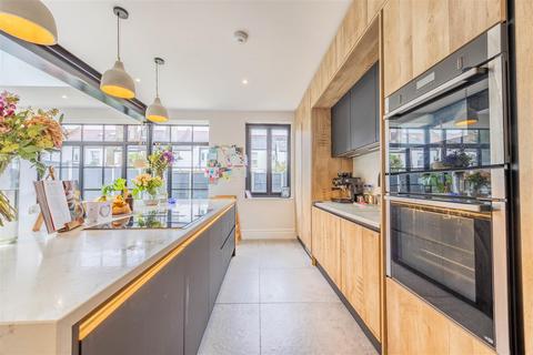 21 Elderton Road, Westcliff-on-sea, SS0 8AG