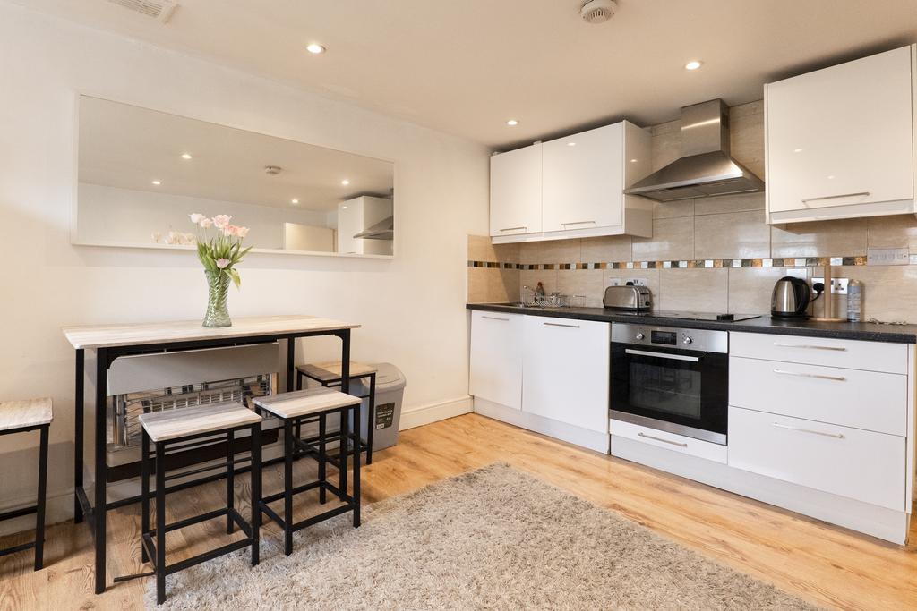 2 Bed Apartment To Rent   Bayswater