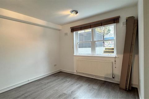 1 bedroom apartment to rent, The Gardens East Dulwich