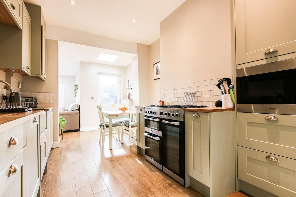 Kitchen / Dining Area