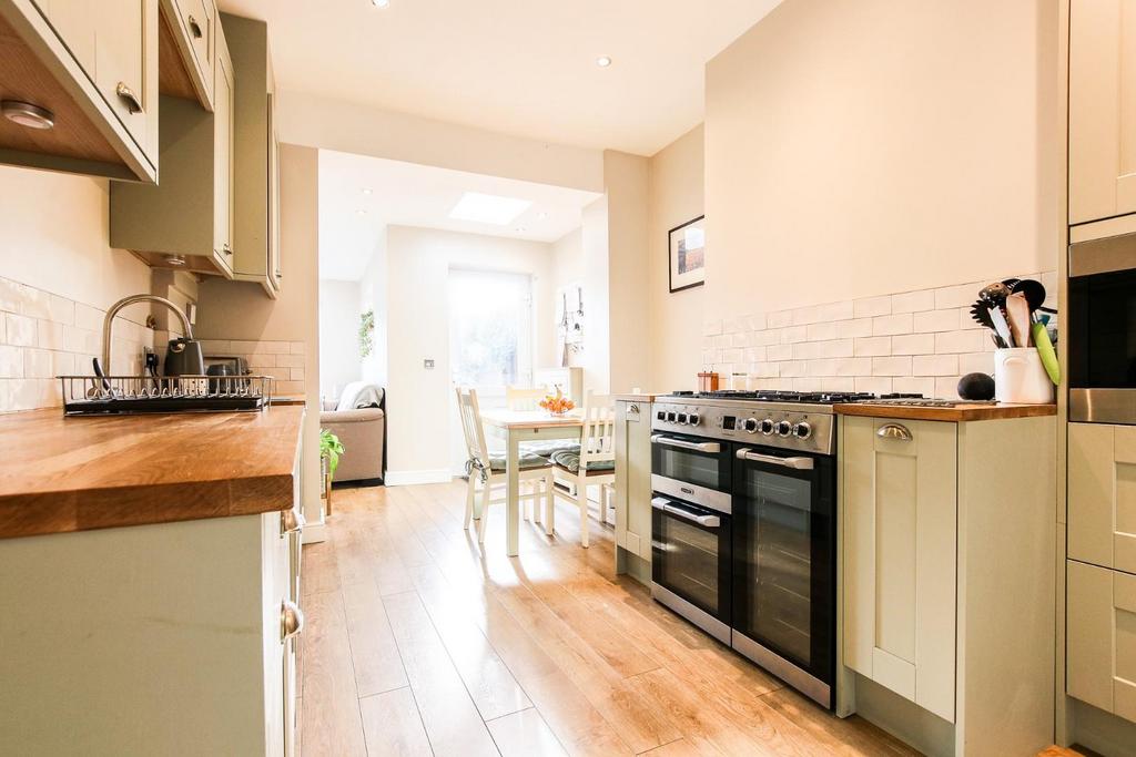 Kitchen / Dining Area