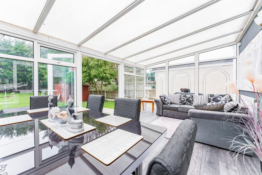 Homefield Avenue, Lowestoft 4 bed chalet for sale £320,000