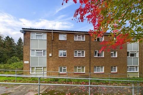 2 bedroom flat for sale, Lansbury Road, Crawley RH11