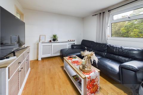 2 bedroom flat for sale, Lansbury Road, Crawley RH11